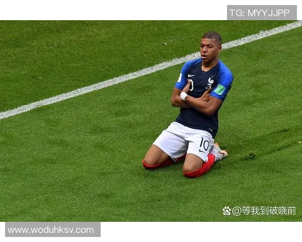 足球巨星的奢华时刻与炫耀瞬间揭示了他们的生活方式与个性魅力